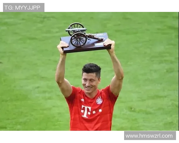 莱万携手球队再创辉煌追逐金靴梦想的奋斗历程与精彩瞬间 莱万携手球队再创辉煌追逐金靴梦想的奋斗历程与精彩瞬间